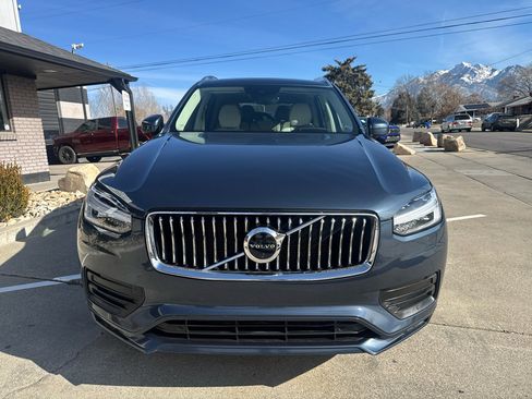Used 2022 Volvo XC90 T6 Momentum w/ Advanced Package image 2