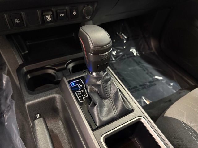 Used 2023 Toyota Tacoma TRD Off-Road AWD/4WD image 16