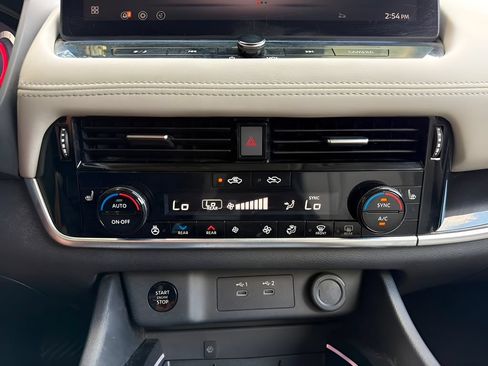 Used 2024 Nissan Rogue SL w/ SL Premium Package FWD image 18