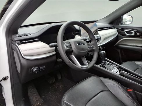 Used 2025 Jeep Compass Limited w/ Elite Group AWD/4WD image 9