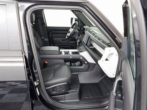 Used 2025 Land Rover Defender 110 S image 19