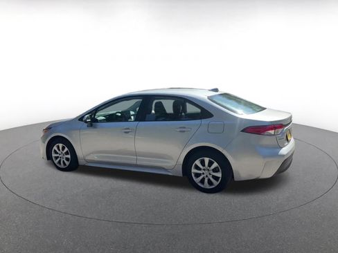 Used 2025 Toyota Corolla LE FWD image 10