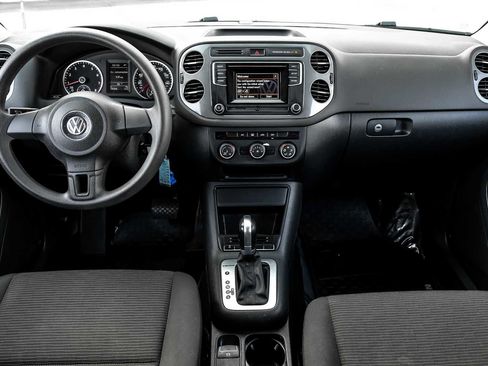 Used 2017 Volkswagen Tiguan S image 14