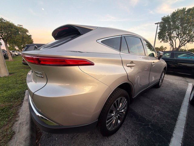 Used 2021 Toyota Venza Limited AWD/4WD image 2