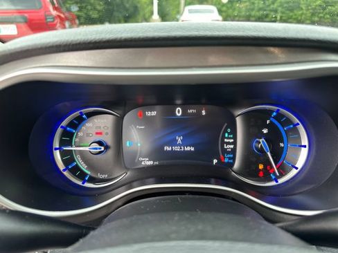 Used 2022 Chrysler Pacifica Touring-L FWD image 30