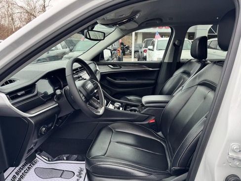 Used 2023 Jeep Grand Cherokee Limited w/ Black Appearance Package image 17