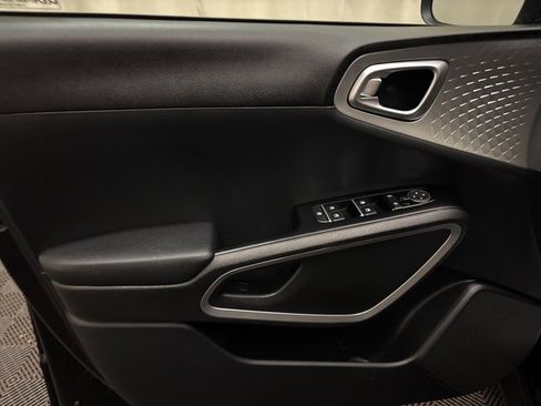 Used 2023 Kia Soul LX w/ LX Technology Package image 10