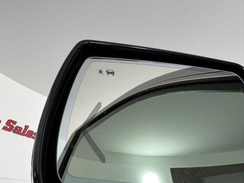 Used 2018 GMC Yukon Denali image 17