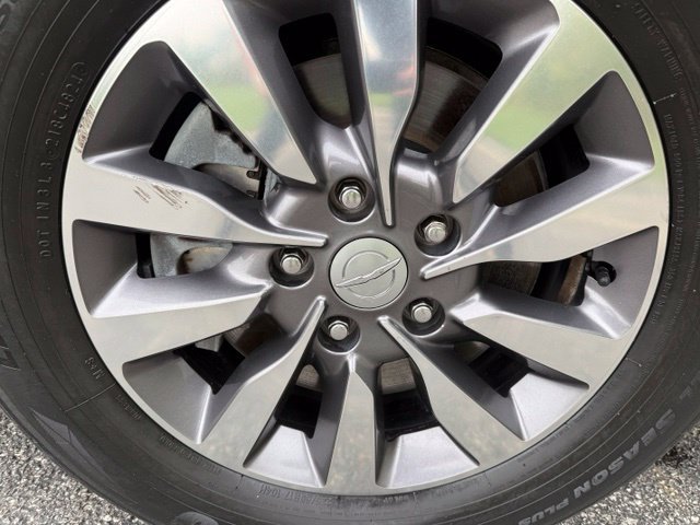 Used 2020 Chrysler Pacifica Touring-L FWD image 12