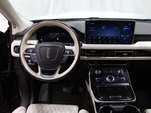 Certified 2021 Lincoln Nautilus Black Label image 2