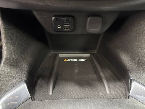 Used 2023 Chevrolet Traverse LT w/ LT Premium Package AWD/4WD image 33