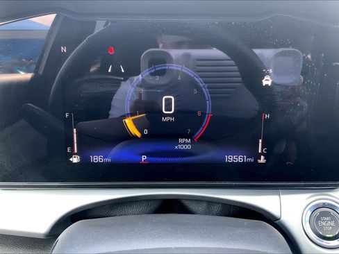 Used 2025 Chevrolet Trax LT w/ LT Convenience Package image 26