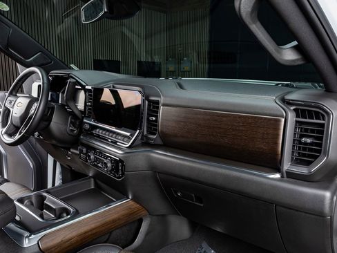 Used 2025 Chevrolet Silverado 2500 High Country w/ LPO, Dark Essentials Package image 18