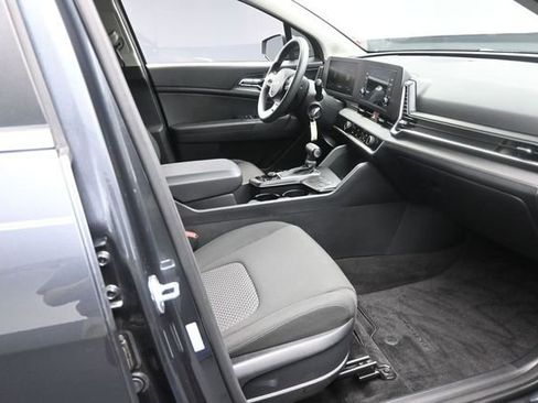Used 2025 Kia Sportage LX AWD/4WD image 26