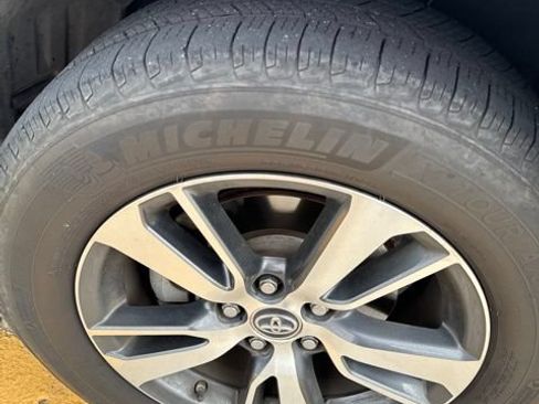 Used 2018 Toyota RAV4 XLE w/ Plus Extra Value Package FWD image 26