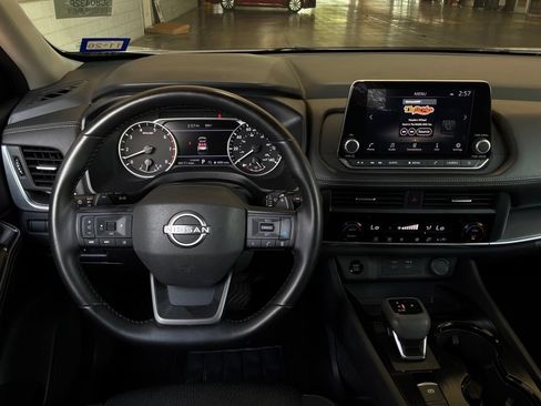 Used 2025 Nissan Rogue SV FWD image 14