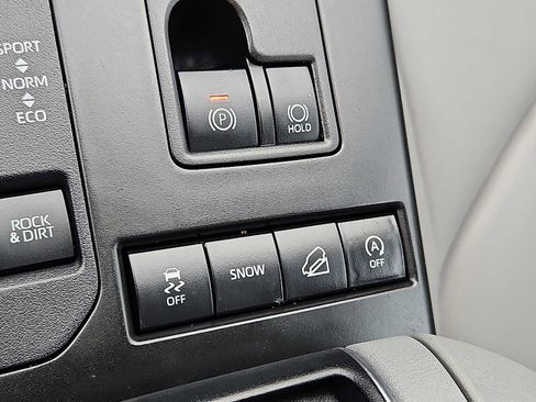 Used 2022 Toyota Highlander XLE image 25