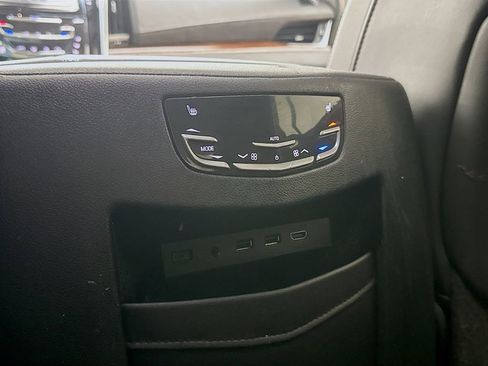 Used 2017 Cadillac Escalade Luxury AWD/4WD image 34