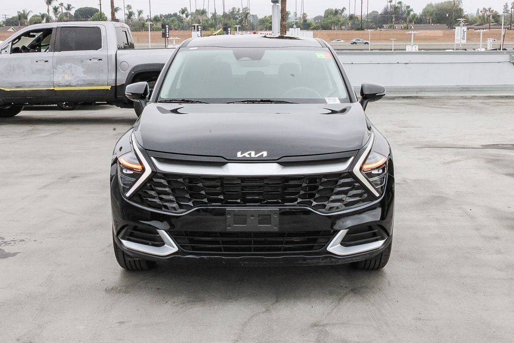 Used 2025 Kia Sportage EX FWD image 3