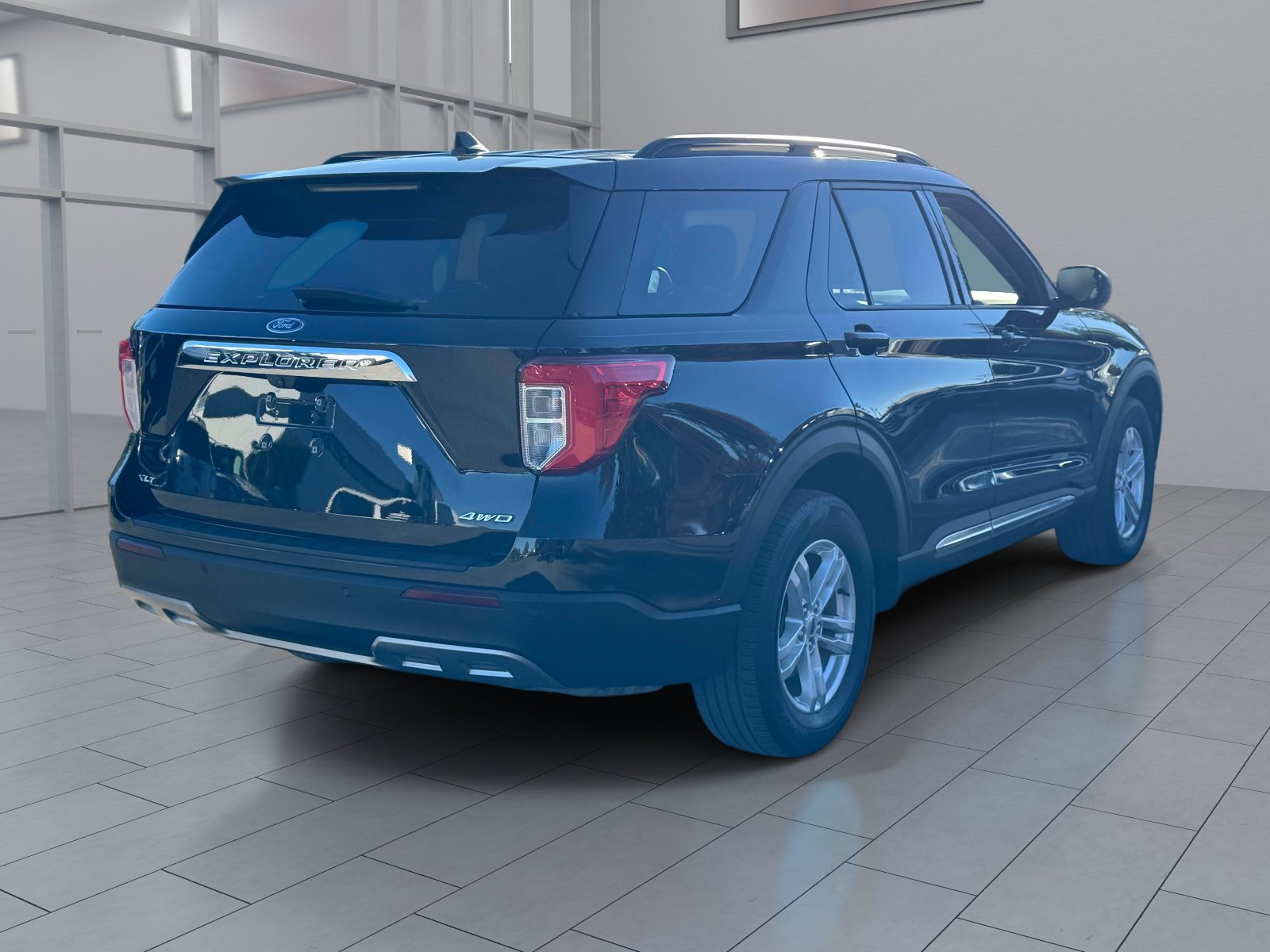 Used 2022 Ford Explorer XLT w/ Equipment Group 202A AWD/4WD image 5
