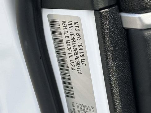 Used 2023 Jeep Grand Cherokee Limited AWD/4WD image 11