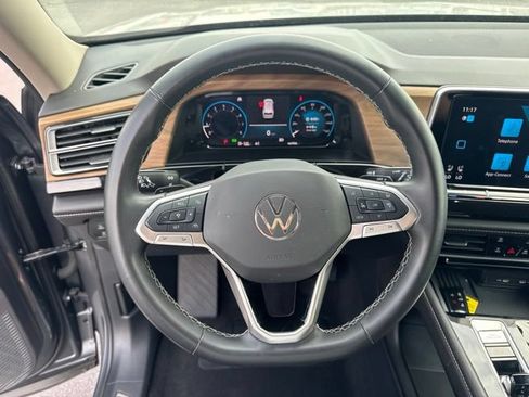 Used 2025 Volkswagen Atlas SE FWD image 14