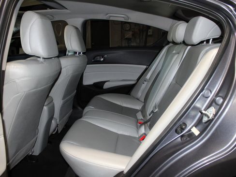 Used 2017 Acura ILX FWD image 25