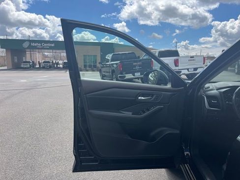 Used 2023 Nissan Rogue SL w/ SL Premium Package image 28