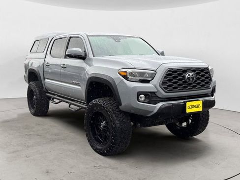Used 2020 Toyota Tacoma TRD Off-Road w/ TRD Premium Off Road Package image 7