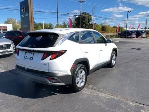 Certified 2025 Hyundai Tucson SE image 5
