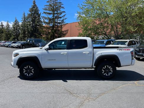 Used 2023 Toyota Tacoma TRD Off-Road w/ Technology Package AWD/4WD image 2