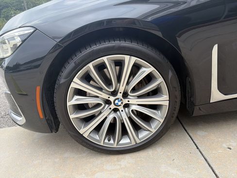Used 2022 BMW 750i xDrive w/ Executive Package AWD/4WD image 13