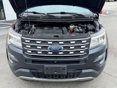 Used 2017 Ford Explorer Limited w/ Equipment Group 301A FWD image 11