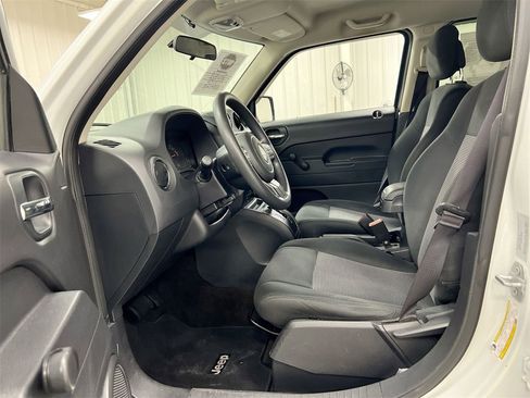 Used 2015 Jeep Patriot Sport w/ Tire & Wheel Group image 17