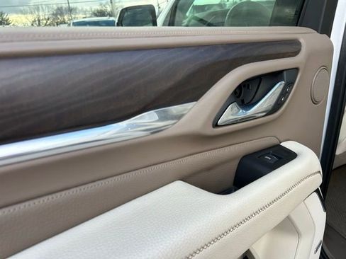 Used 2021 GMC Yukon Denali w/ Denali Premium Package image 23
