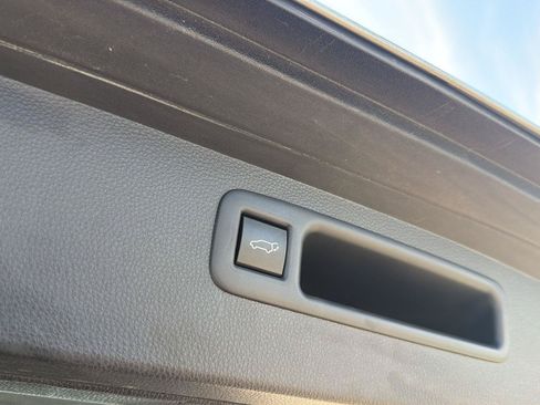 Used 2022 Toyota Highlander XSE FWD image 16