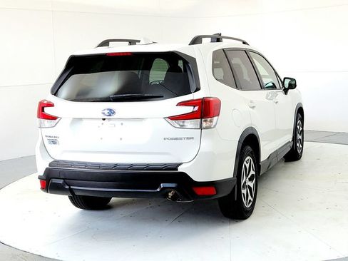 Used 2019 Subaru Forester Premium AWD/4WD image 5