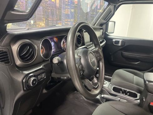 Used 2022 Jeep Wrangler Sport image 9