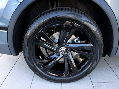 Used 2024 Volkswagen Tiguan SE R-Line image 56