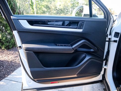 Used 2024 Porsche Cayenne S image 14