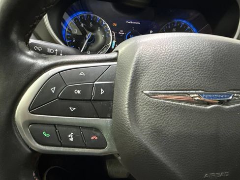 Used 2020 Chrysler Pacifica Touring-L Plus FWD image 14