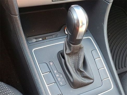 Used 2018 Volkswagen Passat 2.0T R-Line image 12