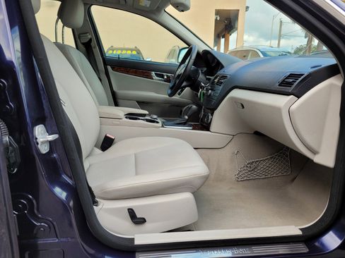 Used 2009 Mercedes-Benz C 300 Luxury image 14