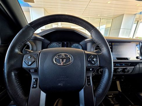 Used 2020 Toyota Tacoma TRD Sport AWD/4WD image 22