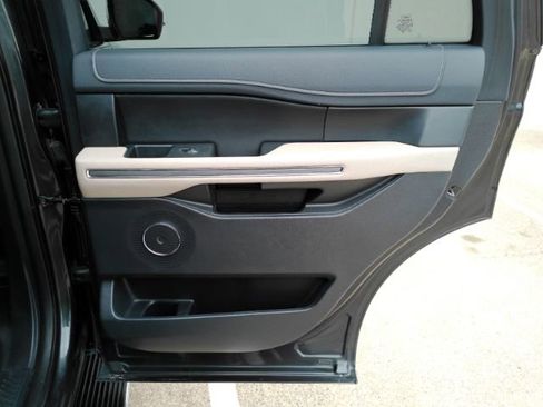 Used 2022 Ford Expedition XLT RWD image 26