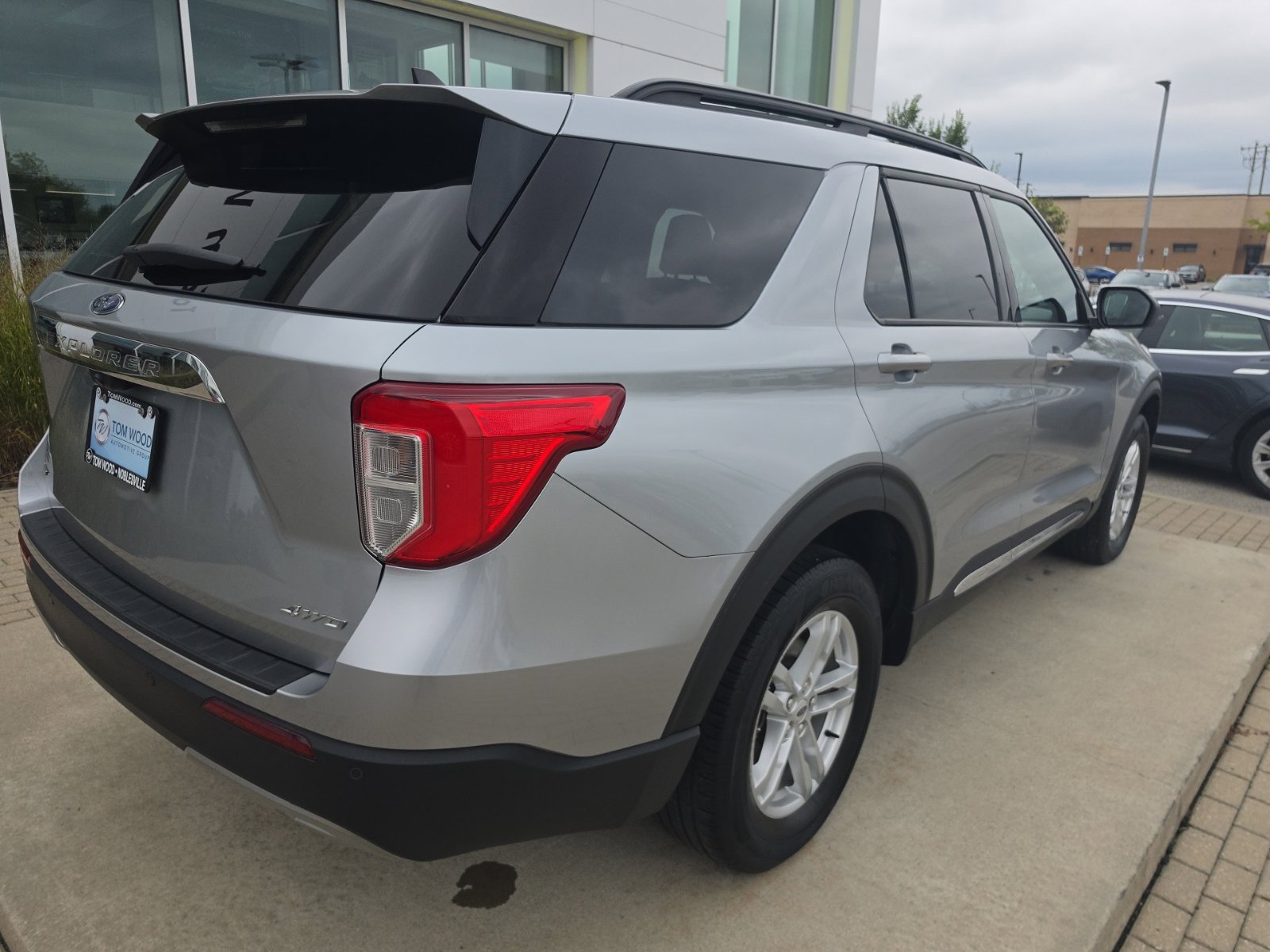 Used 2023 Ford Explorer XLT w/ Equipment Group 202A AWD/4WD image 8