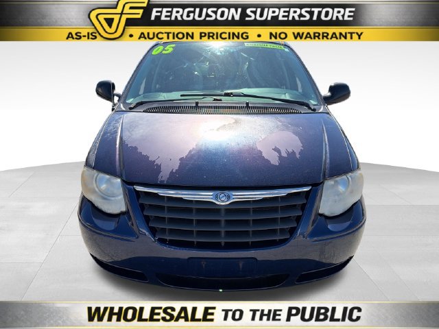 Used 2005 Chrysler Town & Country Touring FWD image 2