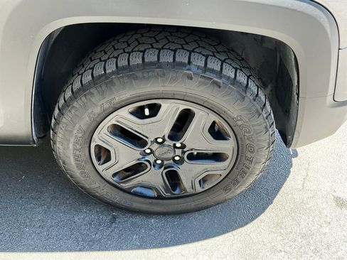 Used 2018 Jeep Renegade Trailhawk AWD/4WD image 11
