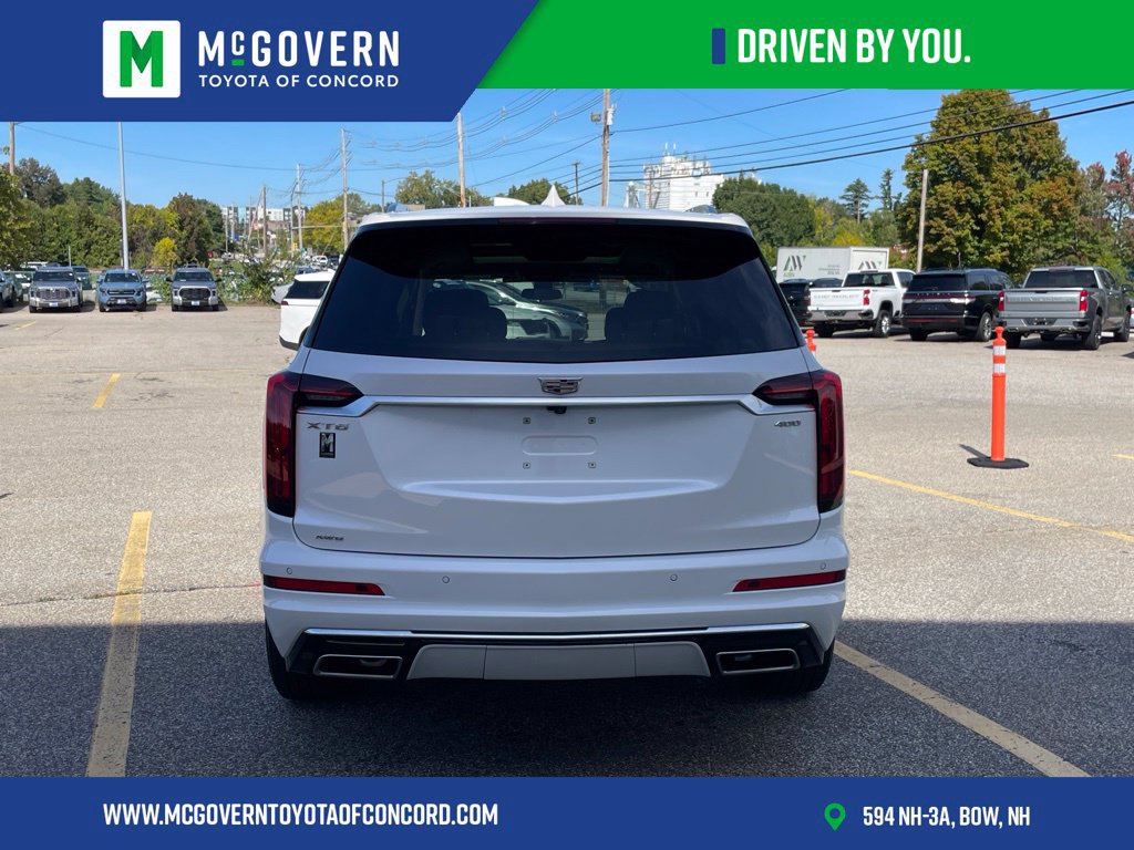 Used 2025 Cadillac XT6 Premium Luxury AWD/4WD image 4