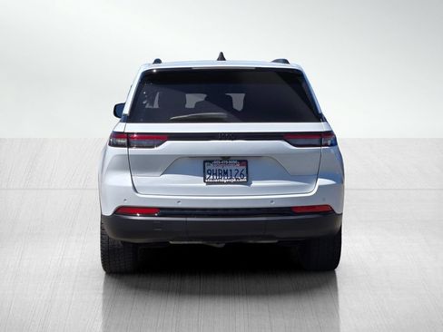Used 2023 Jeep Grand Cherokee Altitude RWD image 5